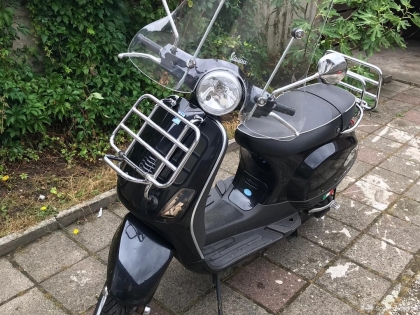 Vespa LX 50 Touring zwart